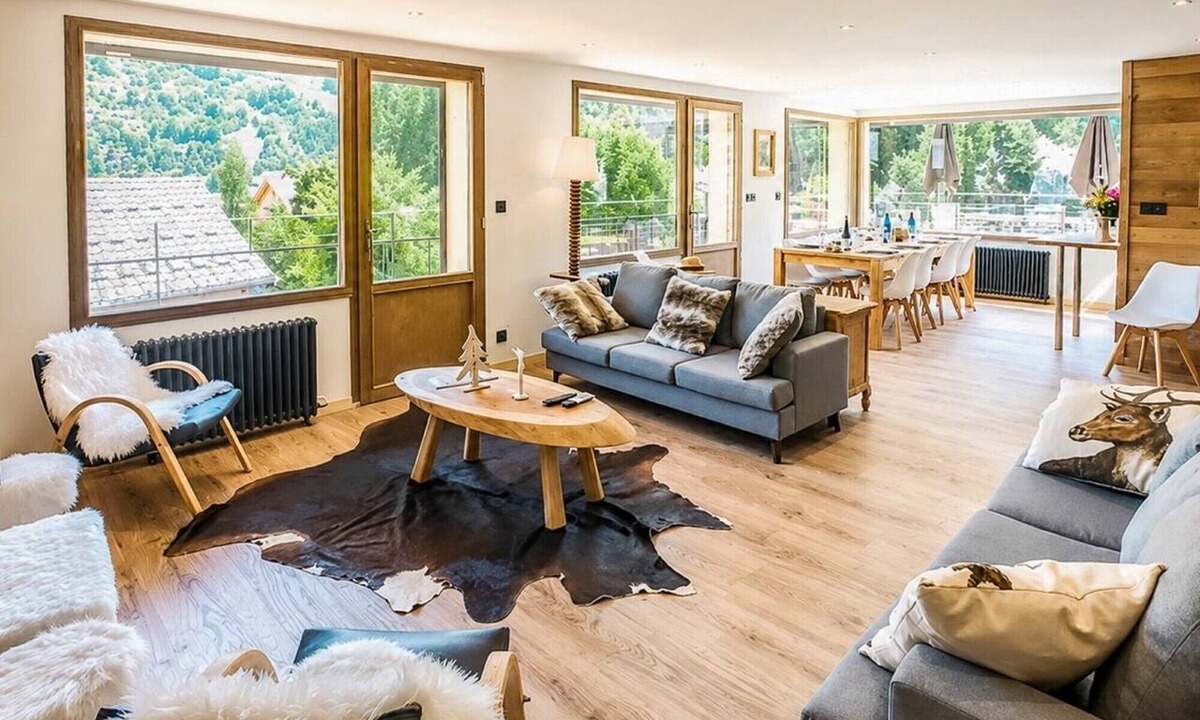 Valloire Apartment | Le Chamois d'Or Valloire – Chic Mountain Apartment for 12 with Terrace and Views