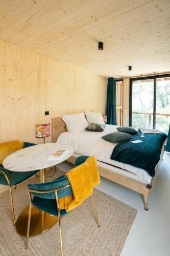 Saint-Marc-Jaumegarde Bed & Breakfast | Le Chant des Pins Lodge & Spa Aqueduc de Roquefavour