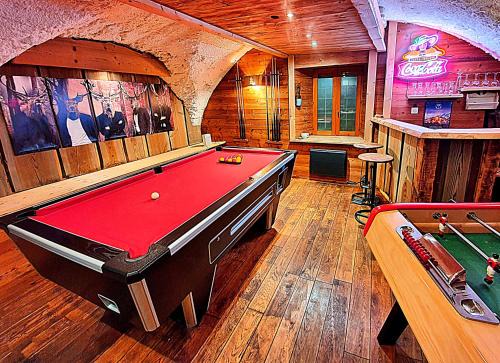 Le Bourg-d'Oisans Ski Chalet | Le Cosy Lodge Départs Vélo Ski Alpe d'Huez 2 Alpes La Grave Détente Jacuzzi Piscine Sauna Bar Billard