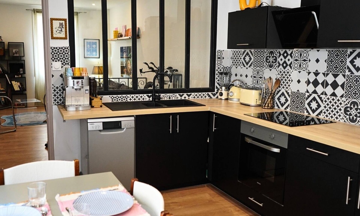 Istres Apartment | Le Duplex - Renovated T3 in the heart of Istres