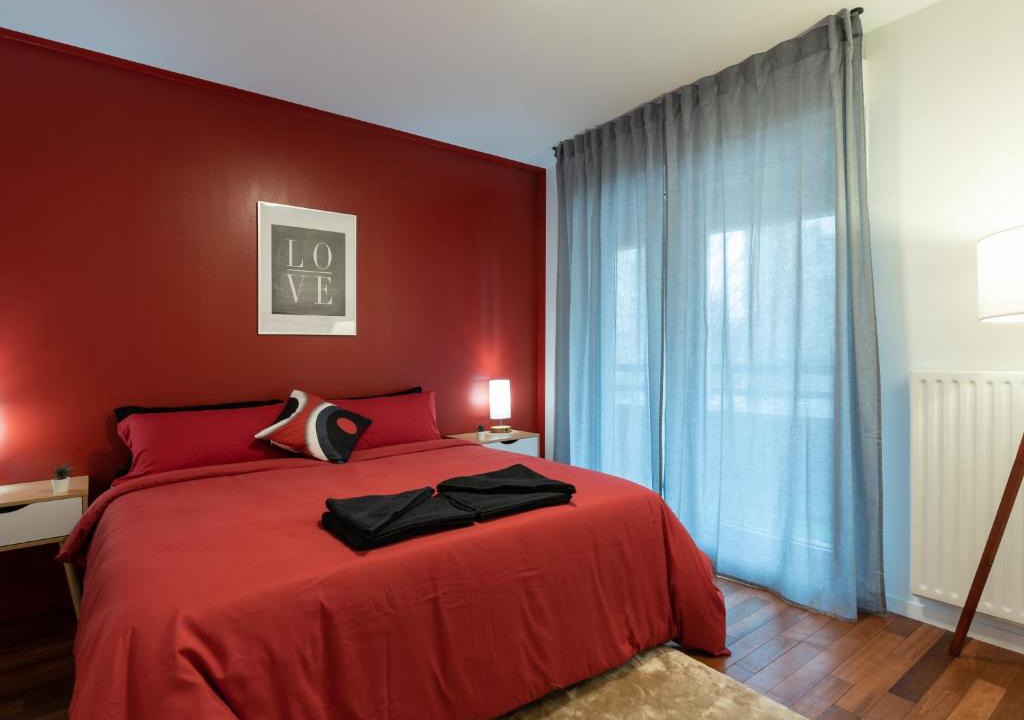 Charpennes - Charmettes Apartment | LE PHENIX - HYPERCENTRE 16 PERSONNES GARAGE GRATUIT WiFi JARDIN BARBECUE PROCHE PARC TETE D'OR