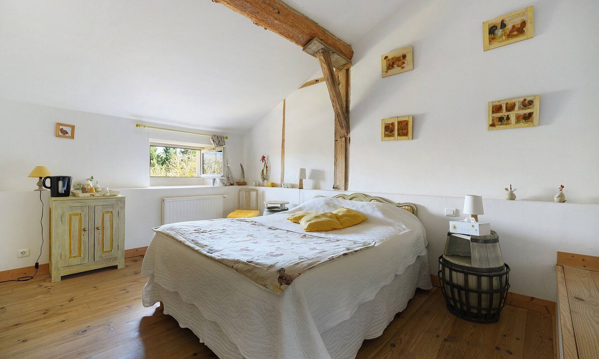 Rieucros Bed & Breakfast | Le Poulailler Guest Room with Shared Terrace, Garden, and Wi-Fi
