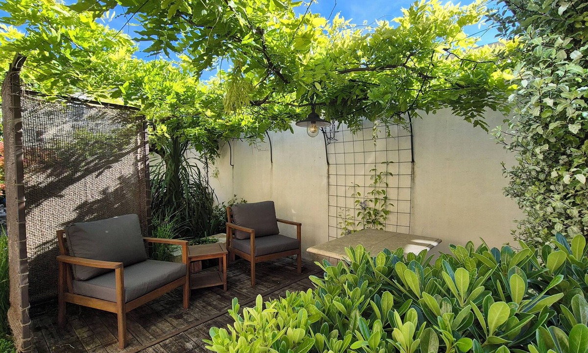 Avignon Villa | "Le Rouge" T2 Climatisé Près Centre Ville Avec Terrasse Extérieure/parking/wifi