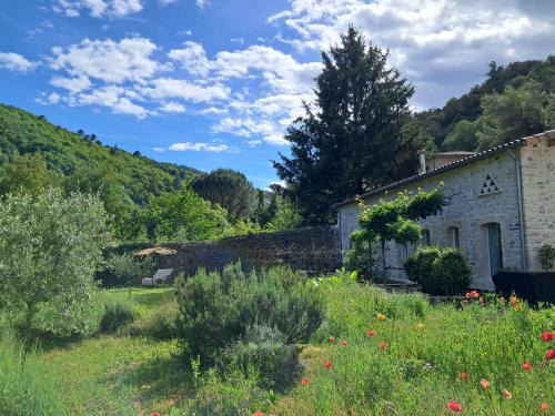 Vals-les-Bains Bed & Breakfast | Les Jardins du Bateau