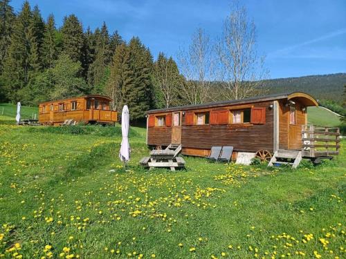 Meaudre Ski Chalet | Les Roulottes de Méaudre - Désirée