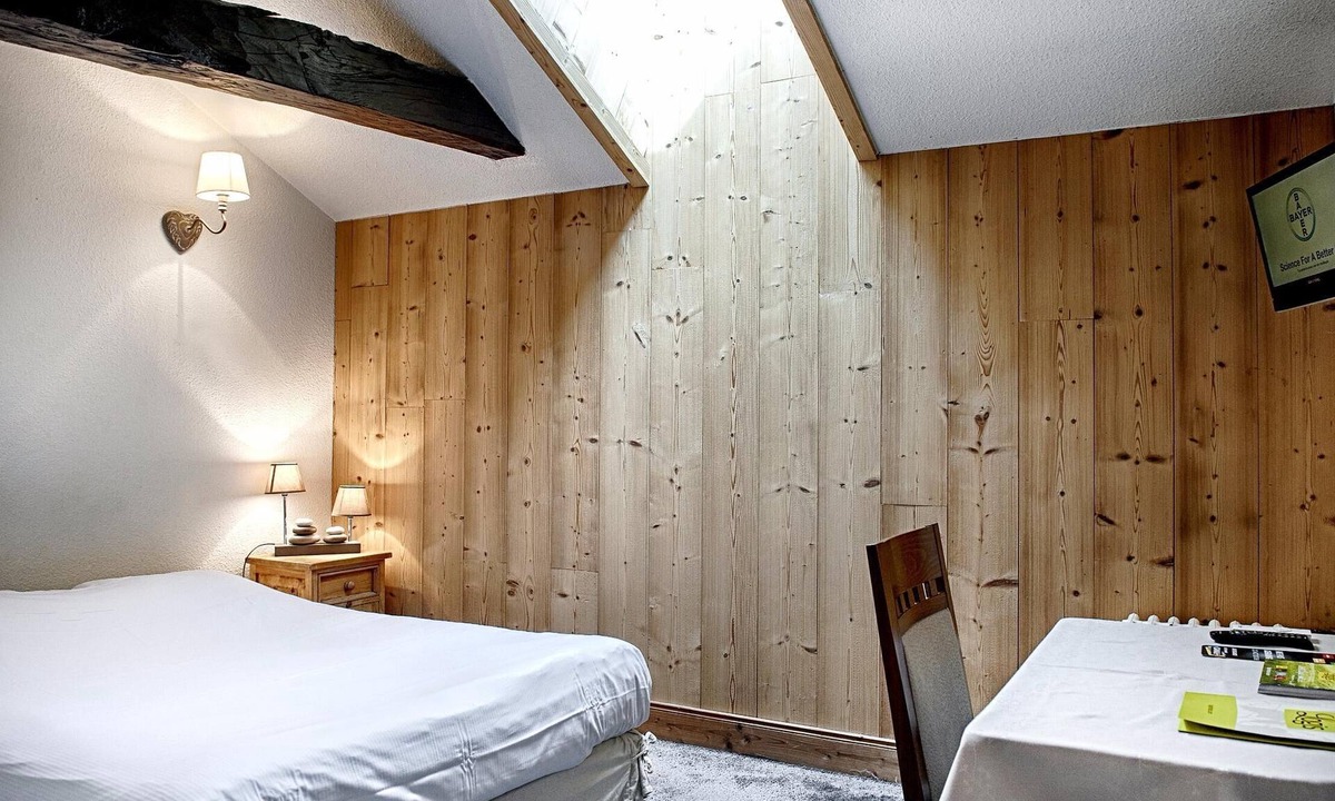 La Cote-Saint-Andre Hotel | Logis Hôtel de France