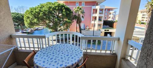 Frejus Plage Apartment | Love nest with balcony close to the sea