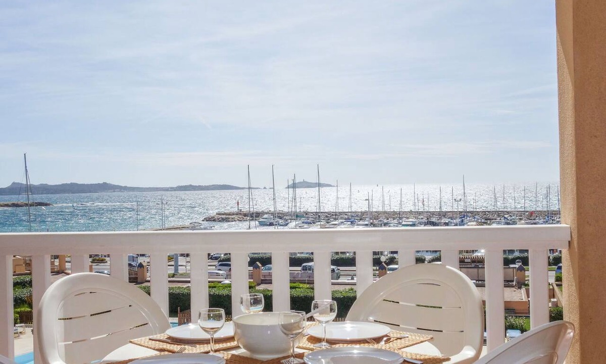Six-Fours-les-Plages Apartment | Lovely apartment for 4 people with pool, WIFI, TV and terrace