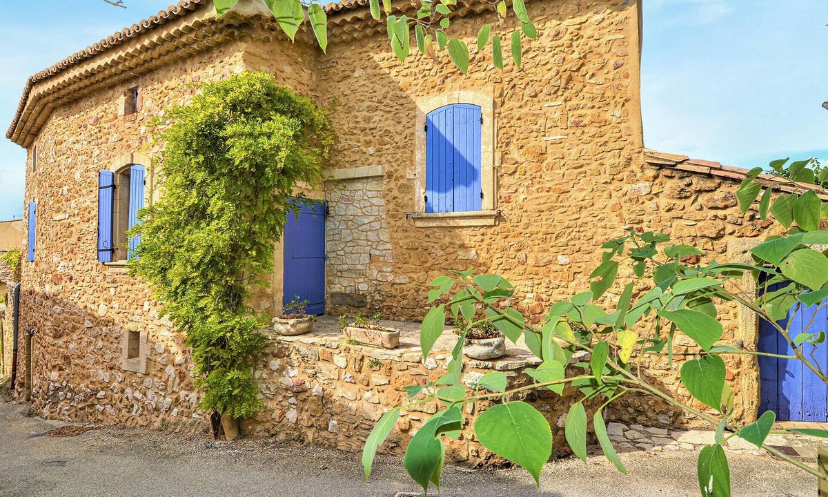 Saint-Victor-la-Coste House | Lovely home in Saint Victor la Coste with WiFi