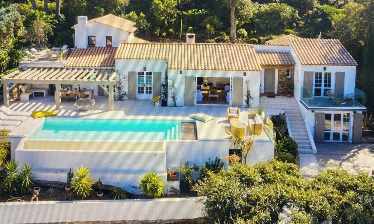 Sainte-Maxime Villa | Luxurious 5-bedroom villa with AC and WiFi in charming Sainte-Maxime