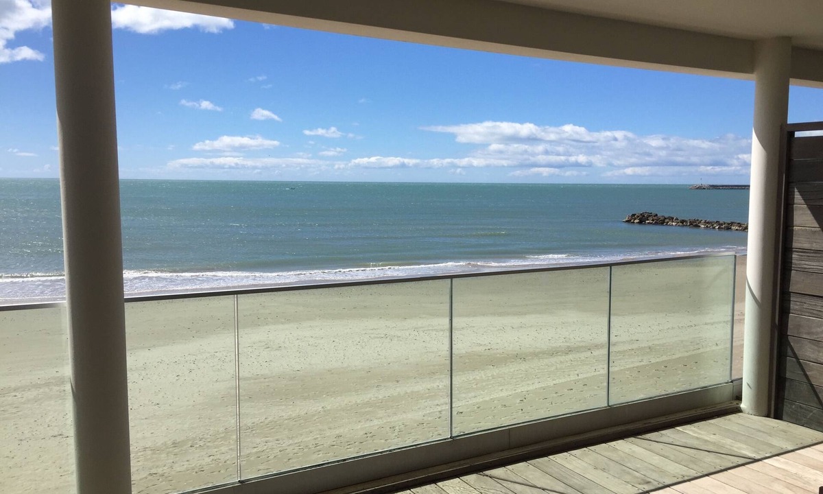 Palavas-les-Flots Apartment | Luxury 2 bedroom 1st line beach apartment 80 m2 + 33m2 terrace!