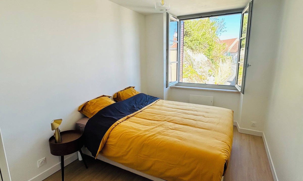 La Chatre Apartment | Luxury apartment with parking, river and forest views, 5 min. from the center!
