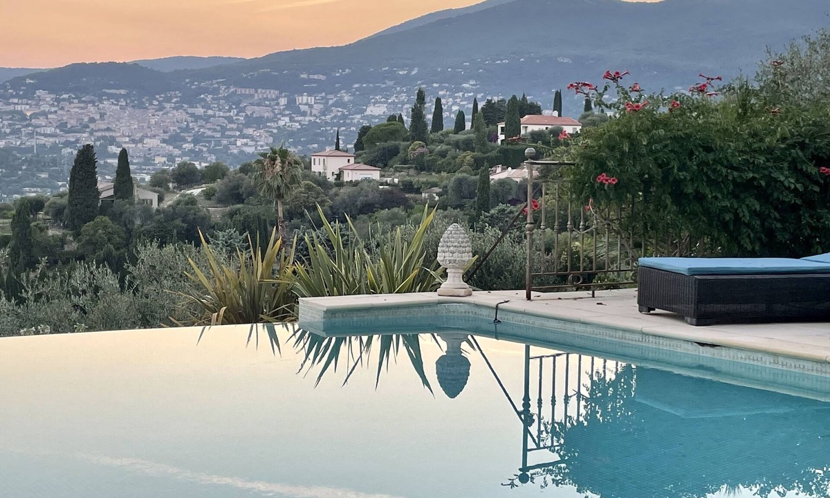Le Plan-de-Grasse Villa | Luxury French Riviera Villa. Stunning Pano Sea/Mountain views. Pool & Cinema rm