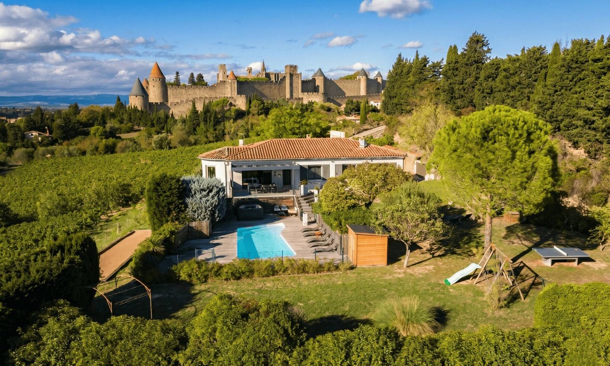 Carcassonne Villa | LUXURY VILLA · 200 m from Unesco Cité · pool, aircon, 2 jacuzzis