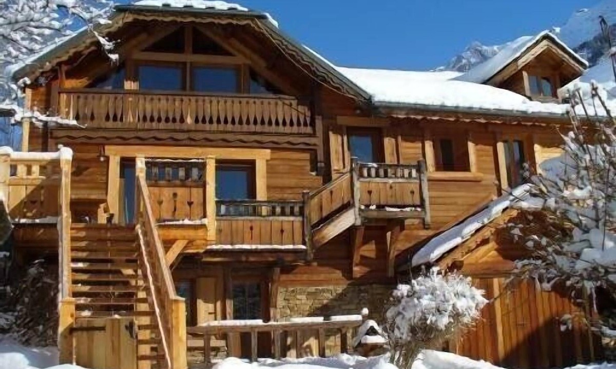 Les Sciauds Ski Chalet | Magnificent chalet at 1400m altitude at the gateway to Alpe d'Huez