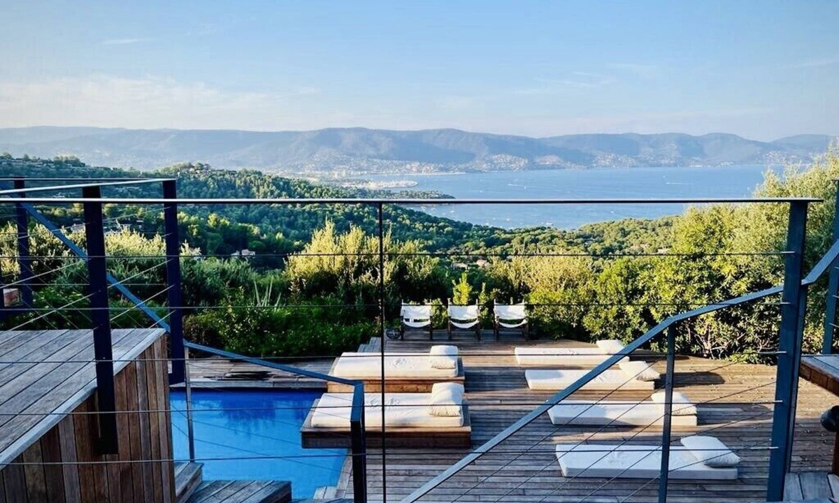 Bormes-Les-Mimosas Villa | Magnificent Property in Cap Bénat renovated and air-conditioned 7 bedrooms