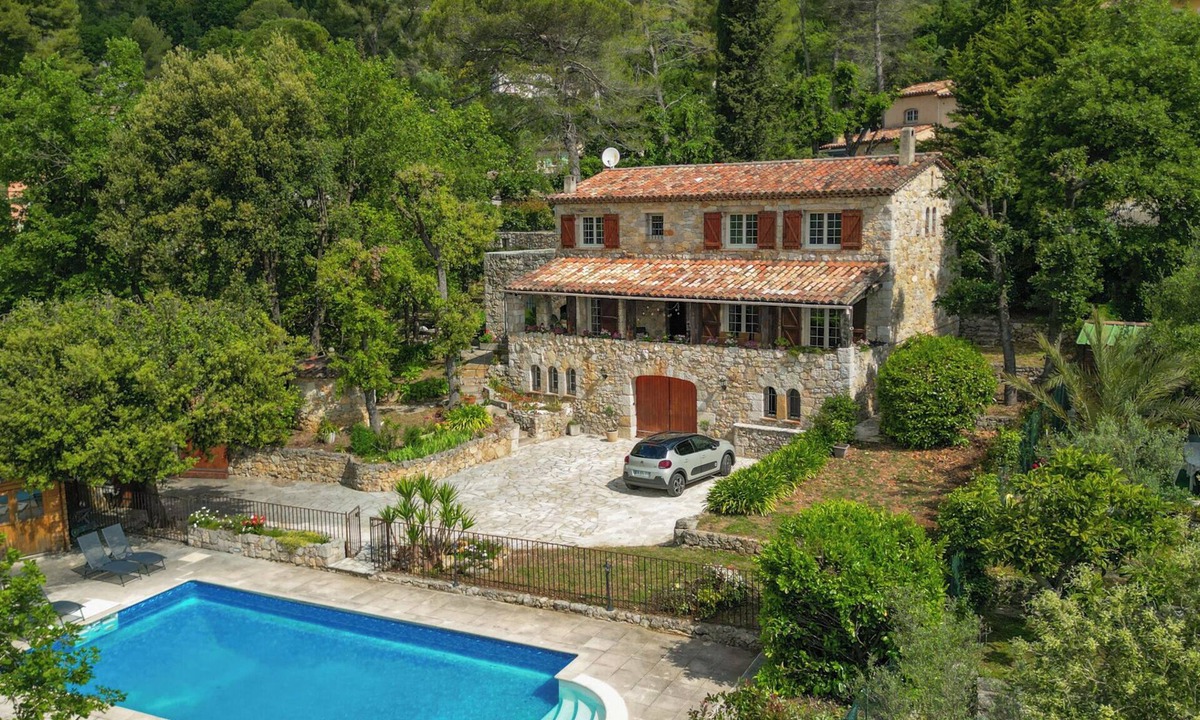 Le Tignet Villa | Magnificent stone villa near Grasse, Mougins, Cannes.