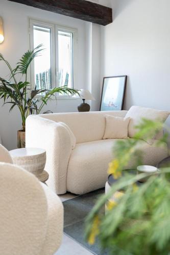 La Croix des Gardes Villa | Maison Azur -Luxury Townhouse Garden -Parking -Croix des Gardes