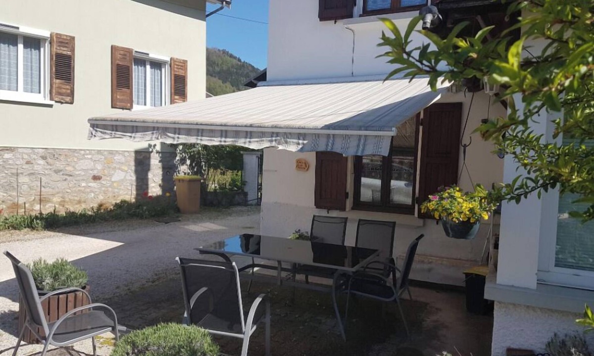 Saint-Pierre-d'Allevard Villa | Maison, Calme a la Montagne, Cour Fleurie, au Creux du Massif Belledonne