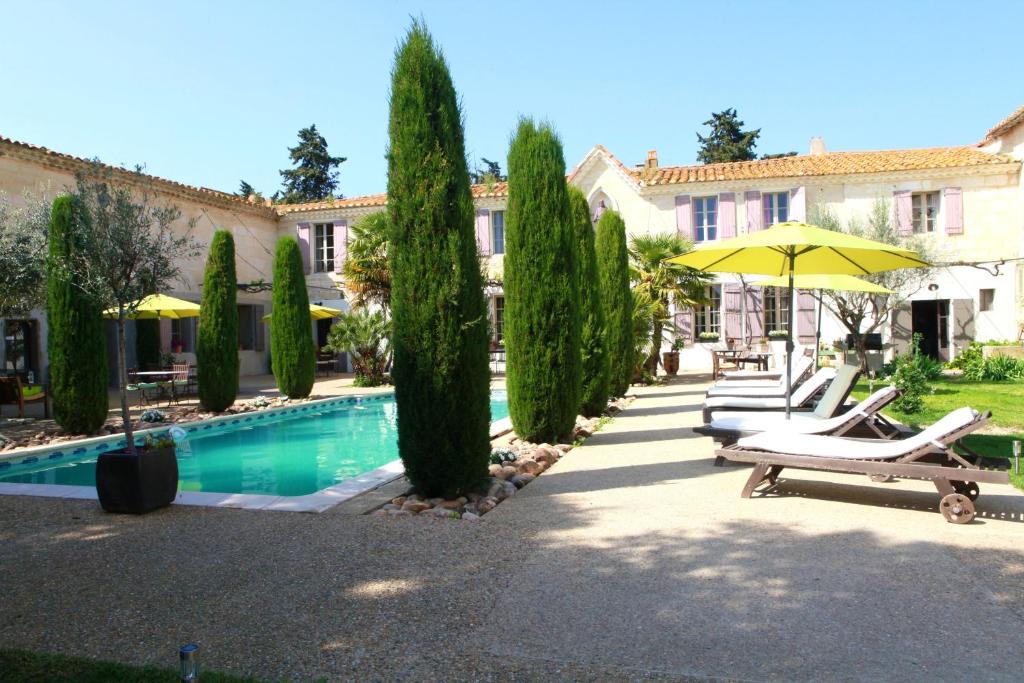 Saint-Gilles House | Maison de 2 chambres avec piscine partagee jardin clos et wifi a Saint Gilles