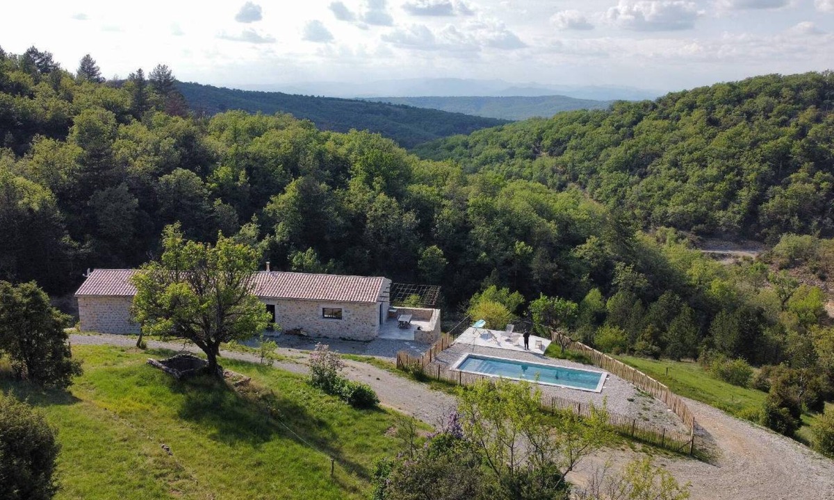 Valvigneres House | Maison de Celestin, detached stone farmhouse with private heated swimming pool