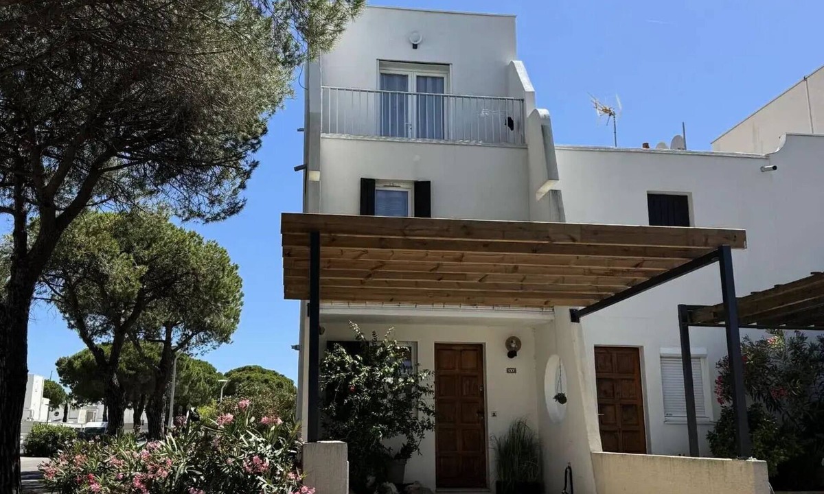 Le Grau-Du-Roi Villa | Marina with a dock in Port Camargue