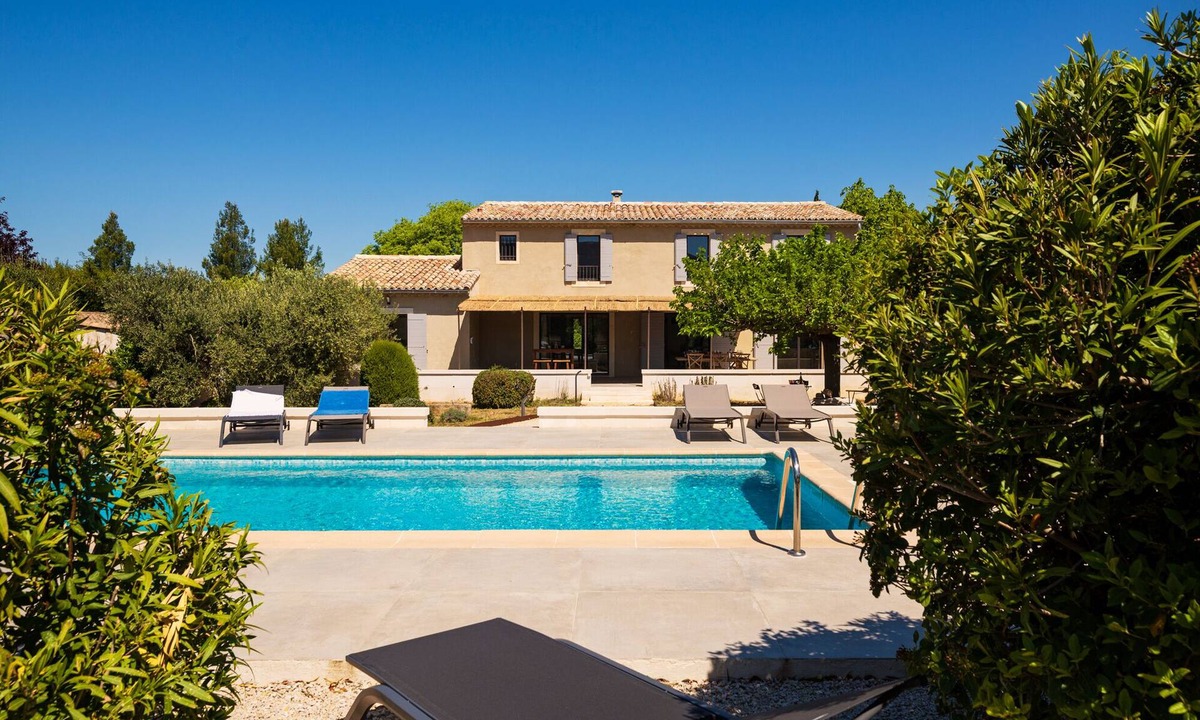 Eygalieres House | "Mas", air-conditioning, heated pool, view, walking distance of the village