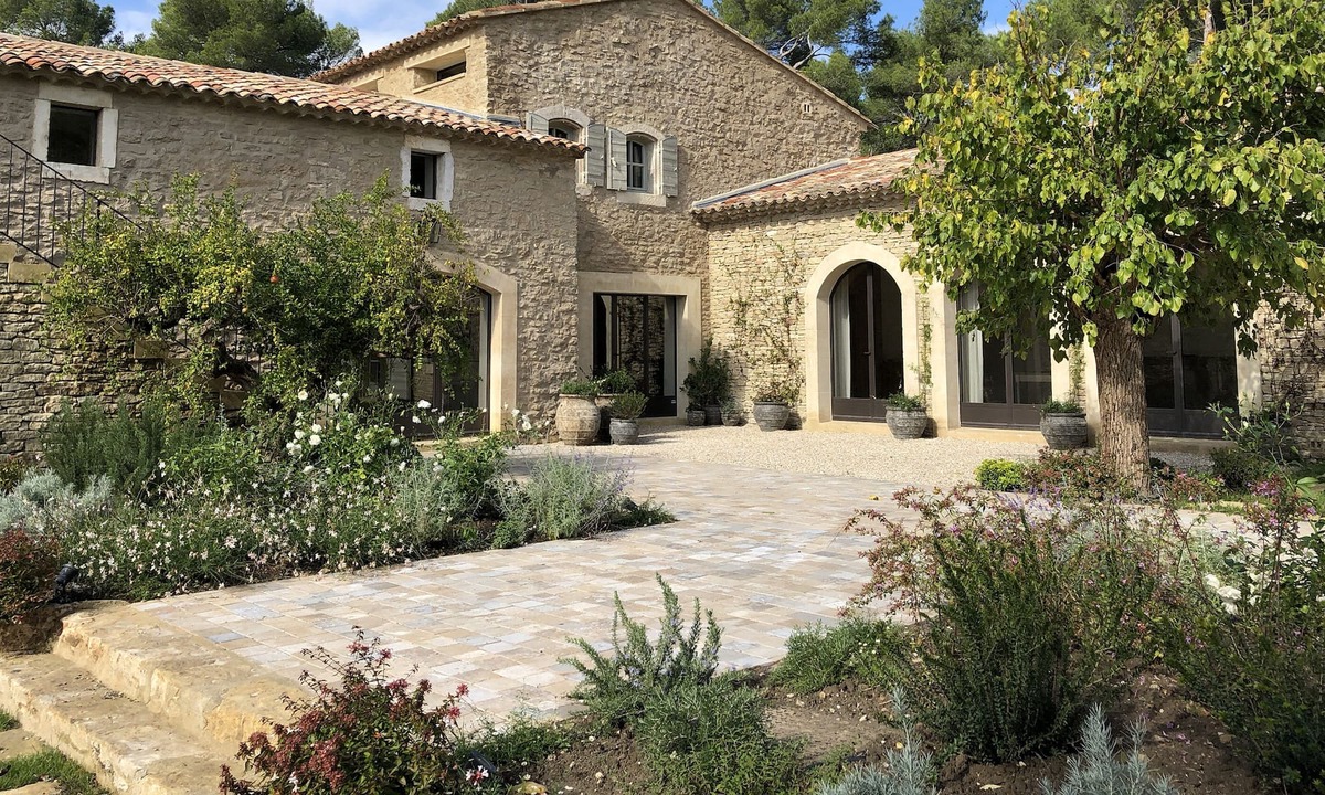 Menerbes Villa | MAS DES LUNES - Remodeled luxury villa surrounded by gardens and a private pool
