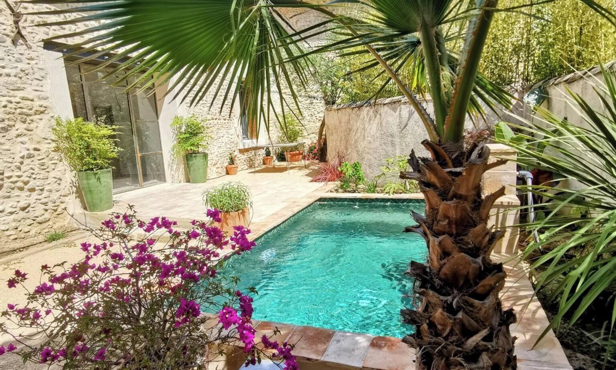 Meynes House | Mas en pierre, piscine et jardin privés, 2ch, 5 pers, 10min du Pont du Gard