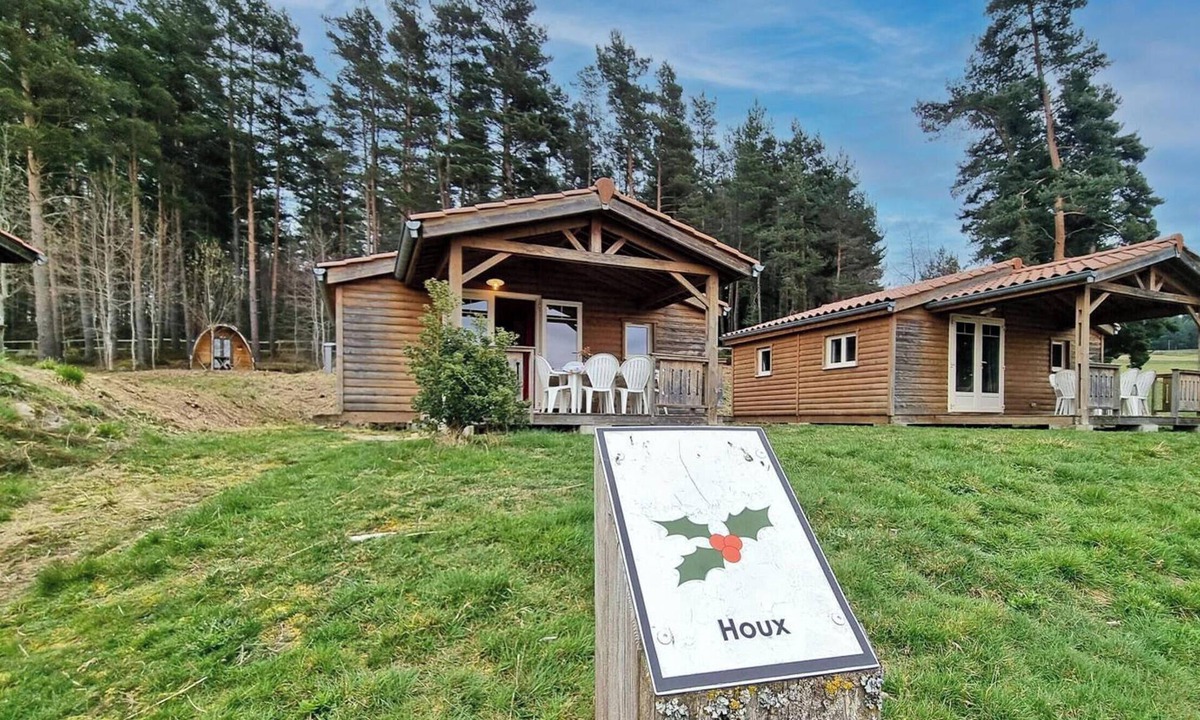 Usson-en-Forez Cottage | Natural chalet, pets allowed - 6 guests