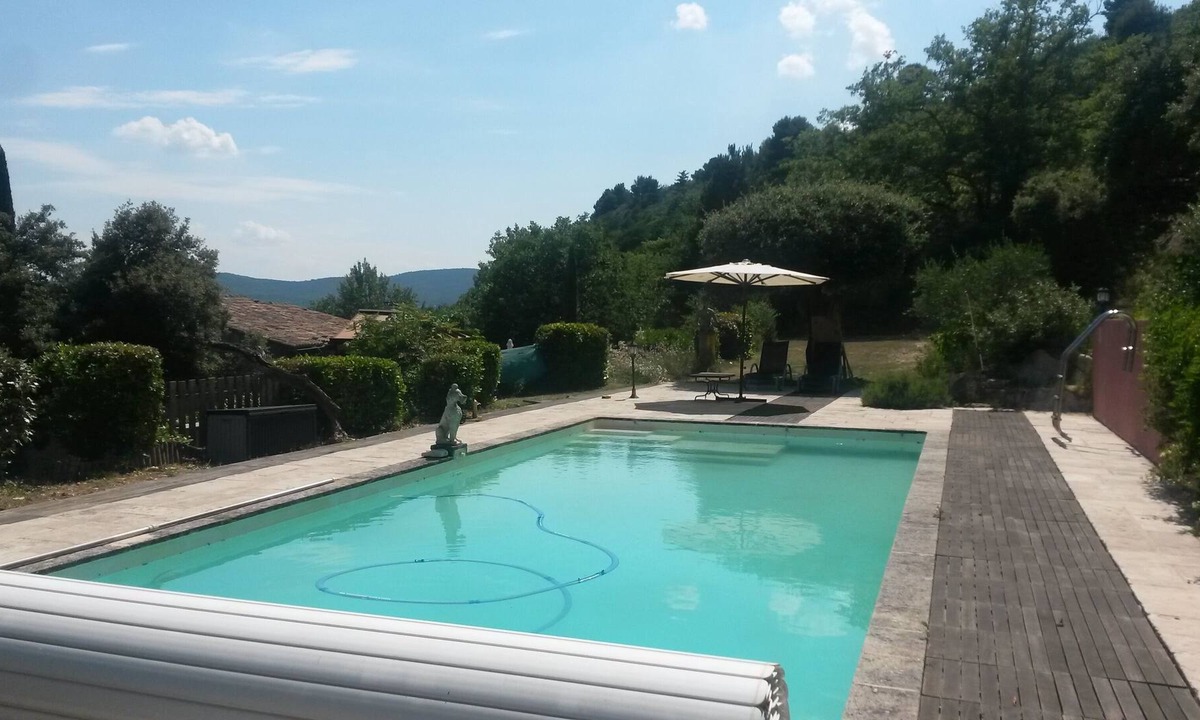 Entrechaux House | Nature and serenity
