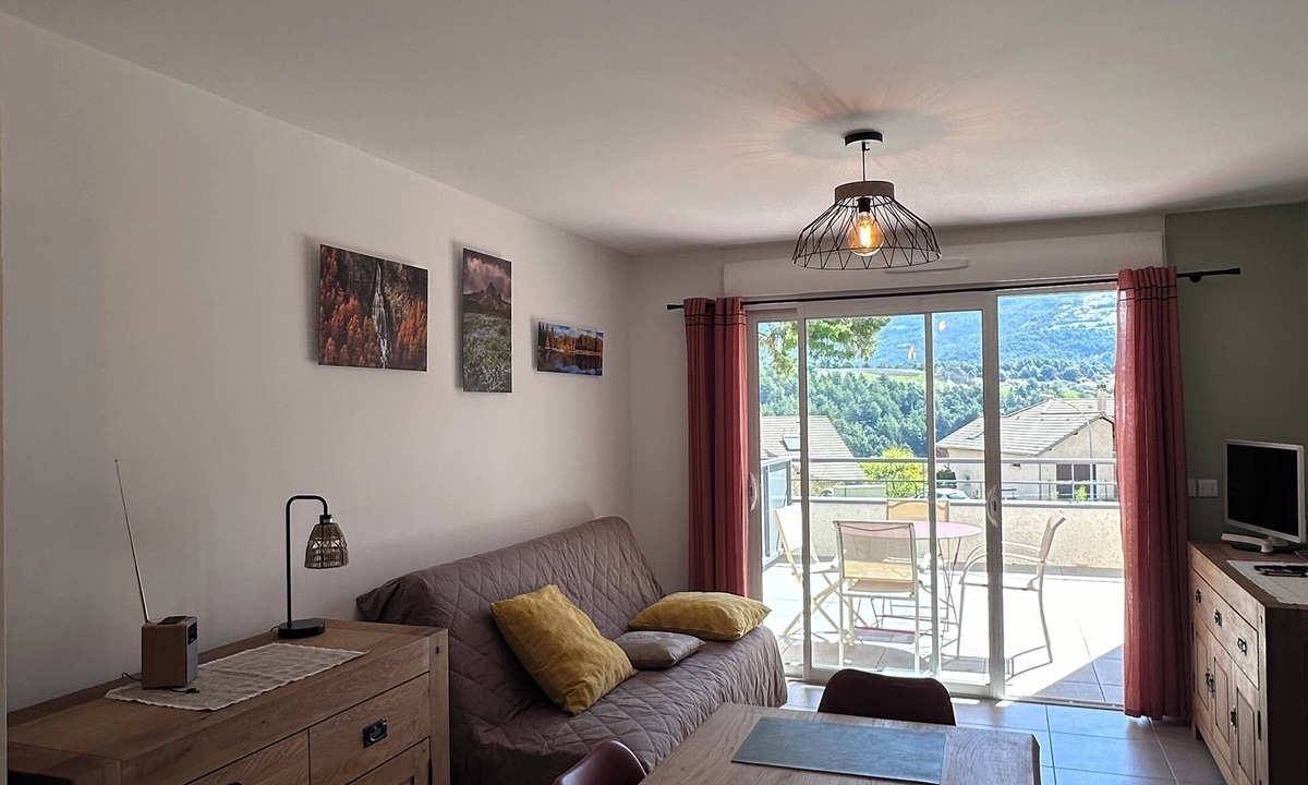 Embrun Apartment | NEW 2 person apartment Embrun in quiet residence