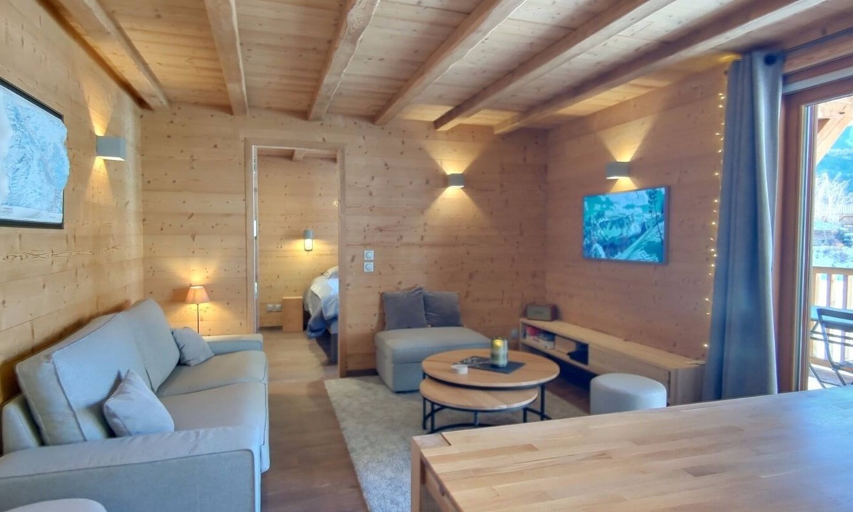 Monetier-les-Bains Apartment | New chalet-style apartment near the village, ideal for families