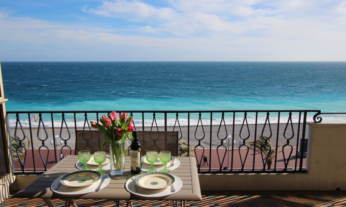 Les Baumettes Apartment | New ! Chic flat on The promenade with fantastic sea view !