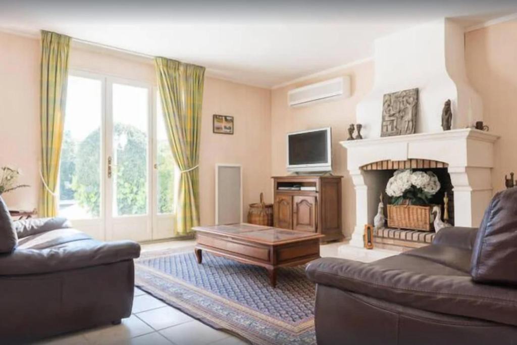 Le Brusc House | Nice 200 M With TerracePiscine Near The Sea