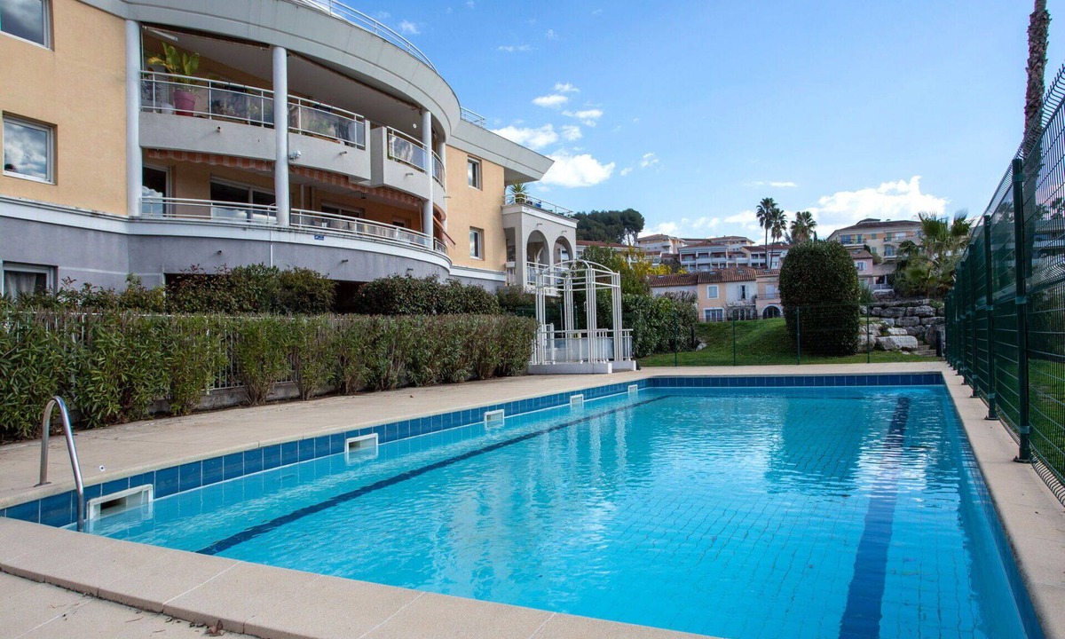 Le Cannet Apartment | Nice apartment for 6 guests with A/C, WIFI, pool, TV and terrace