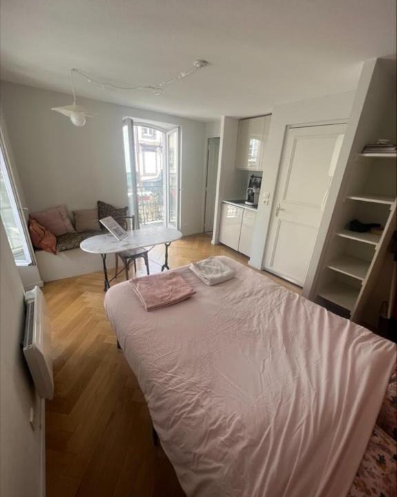 Clermont Ferrand City Centre Apartment | Nice studio overlooking the Notre Dame Cathedral