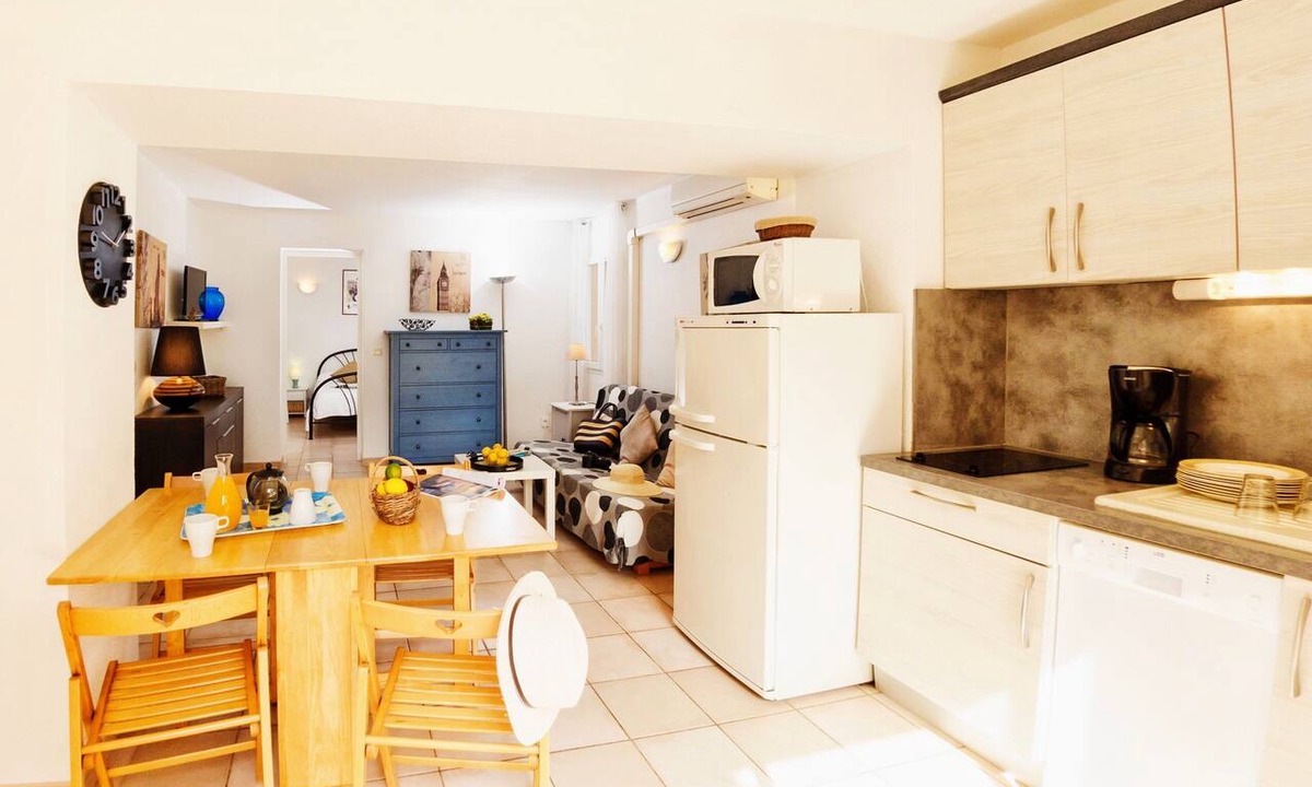 Les Bormettes Apartment | Nice T3 (2 bedrooms) 6 pers. 250m from the SEA with HEATED SWIMMING POOL & TENNIS (4)