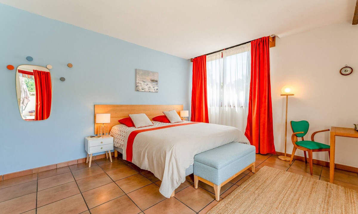 Lagarde Pareol Bed & Breakfast | Orchidée Guest Room with Shared Pool, Wi-Fi, and Air Conditioning