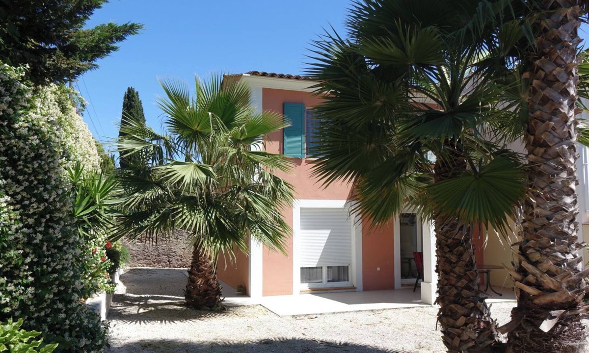 Frejus Villa | Peaceful holiday home near Saint-Aygulf with pool, A/C and private terrace