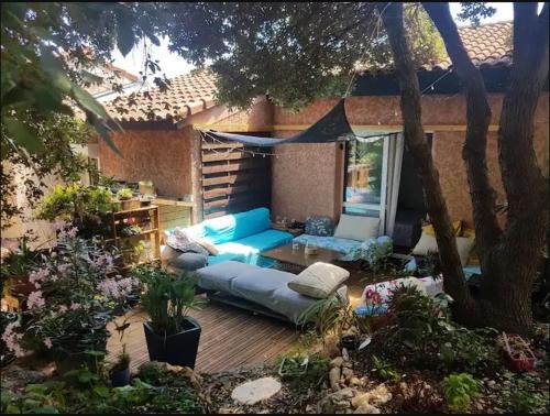 Vallauris House | Petite Villa 4-6 personnes belles terrasses, piscine, plages