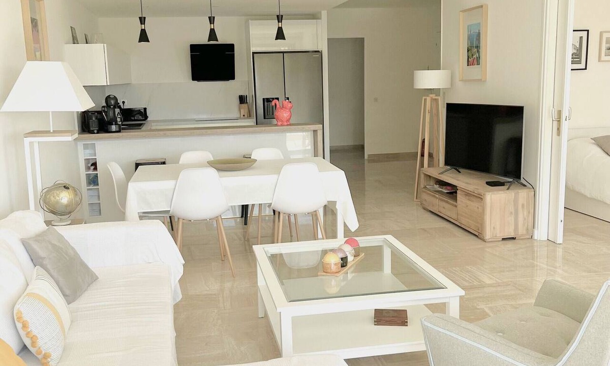 La Croix des Gardes Apartment | Pierre Longue,3 bedrooms apartment with sea view in bulding with swimming pool