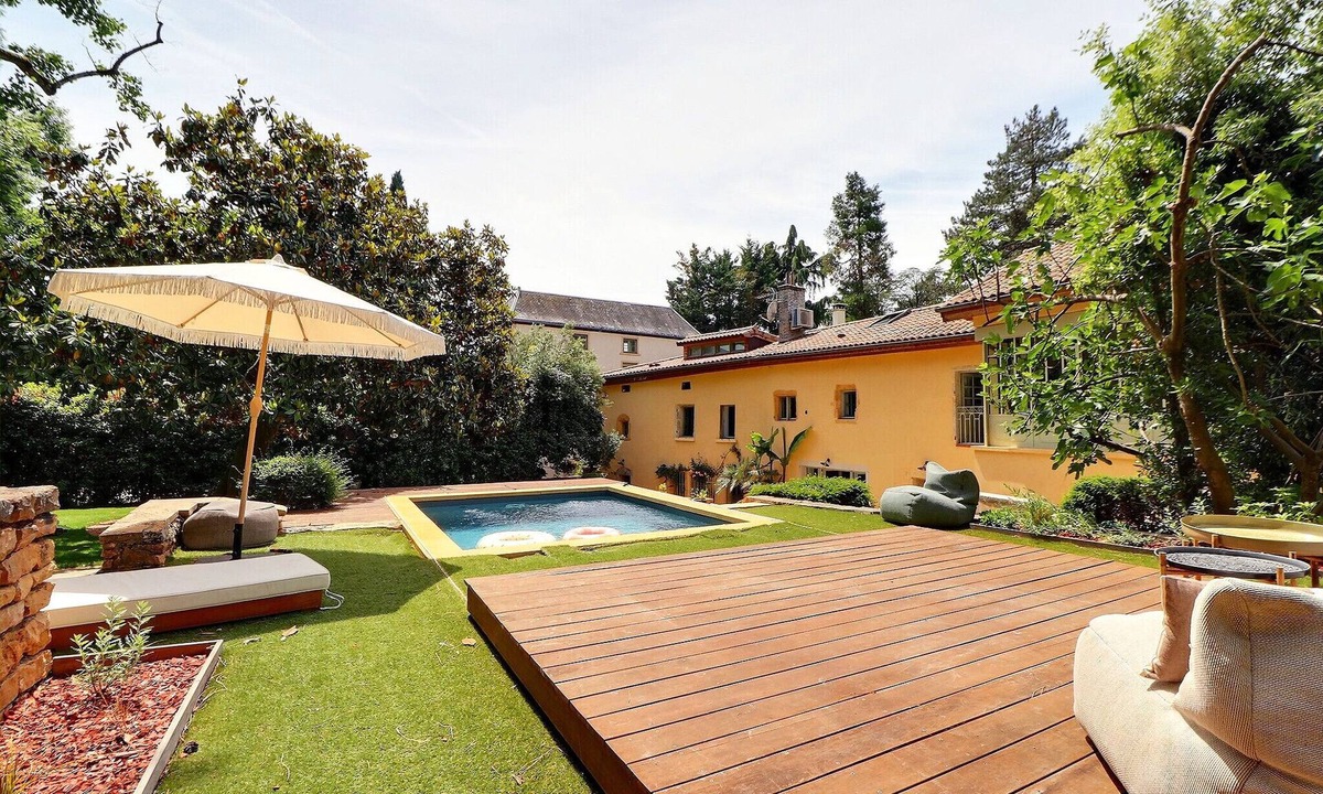 Saint-Cyr-au-Mont-d'Or House | Pierres – A charming home where stone, light, and the good life come togeth