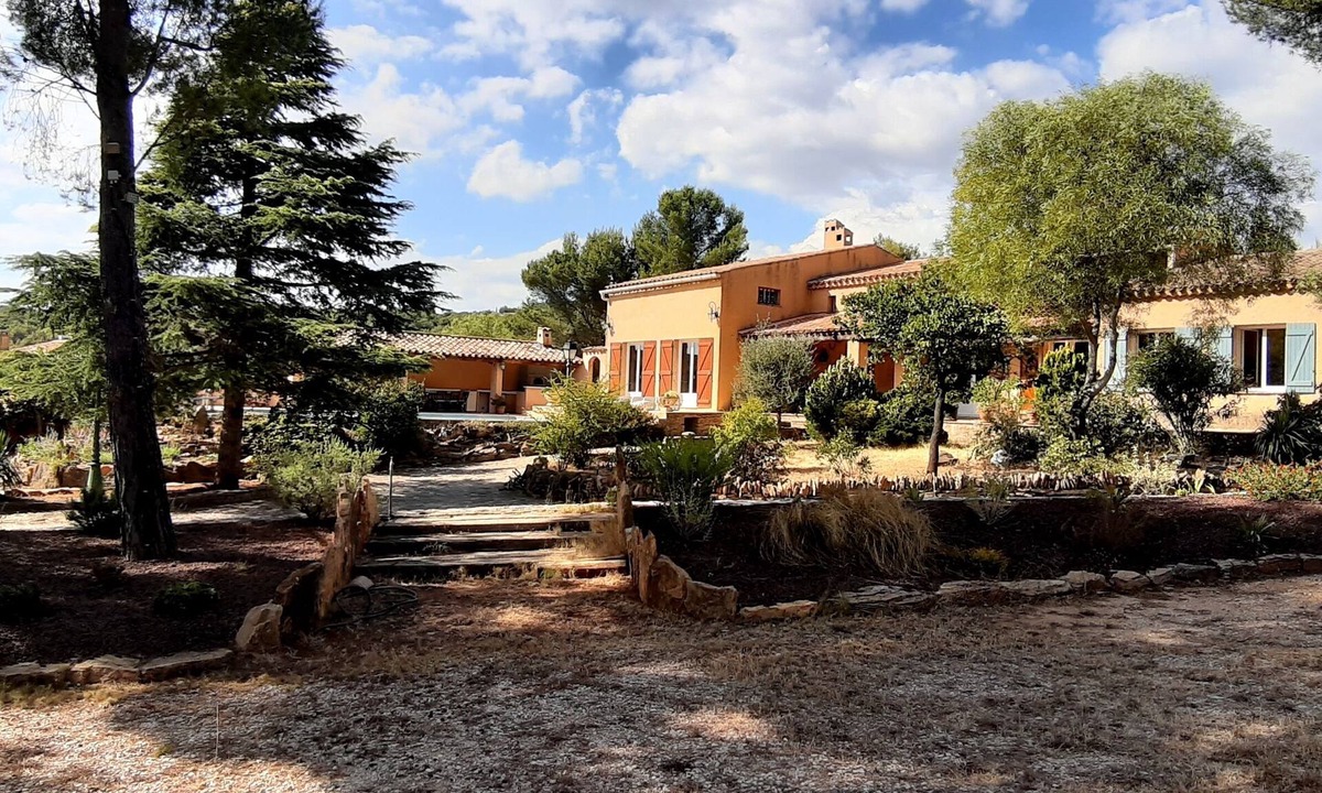 La Ciotat Bed & Breakfast | Private bedroom, swimming pool, pool-house, summer kitchen in beautiful, quiet property