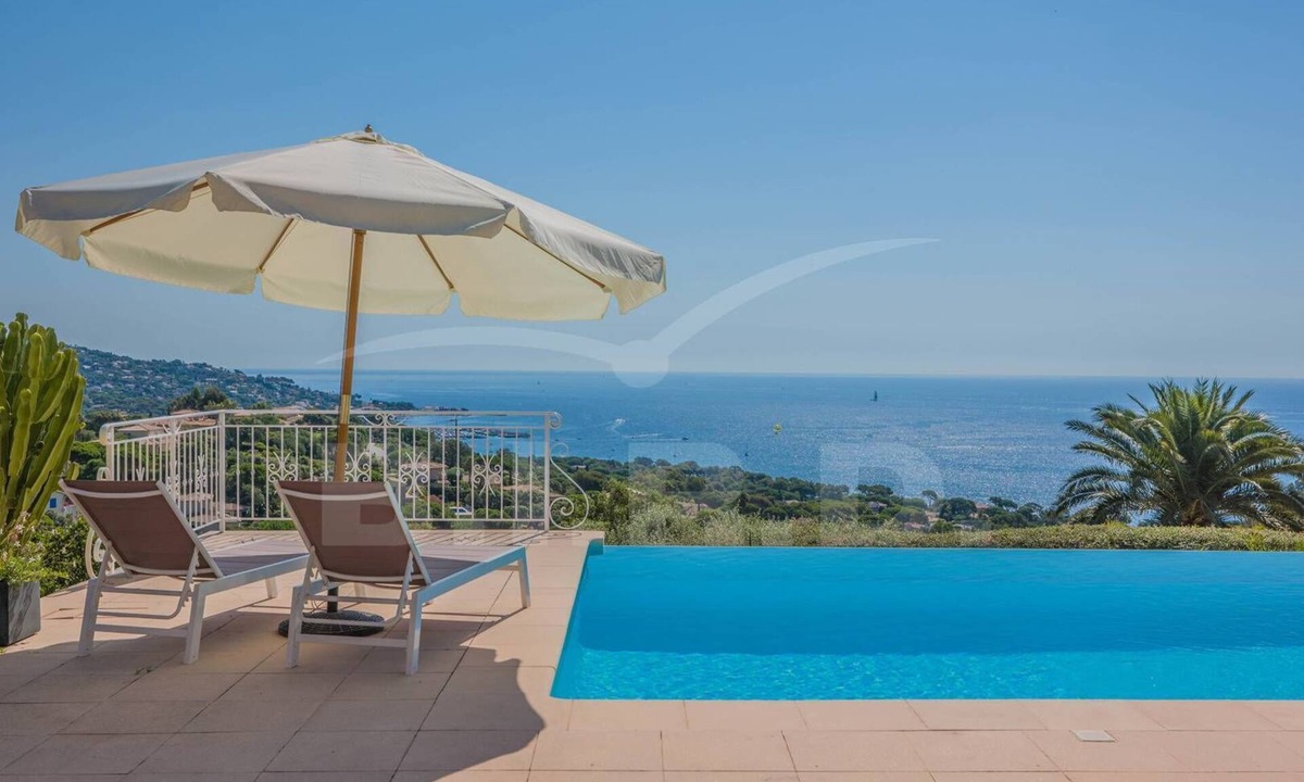 Plage de la Garonnette House | PRIVATE ESTATE - SEA VIEW - CLOSE TO THE BEACH - SWIMMING POOL - 4 BEDROOMS