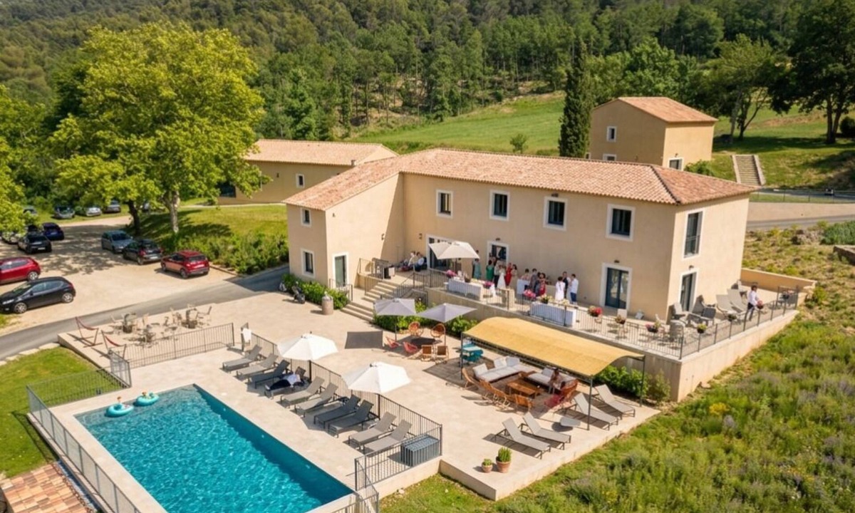 La Celle House | Private hamlet with swimming pool in the heart of a winegrowing estate in Provence