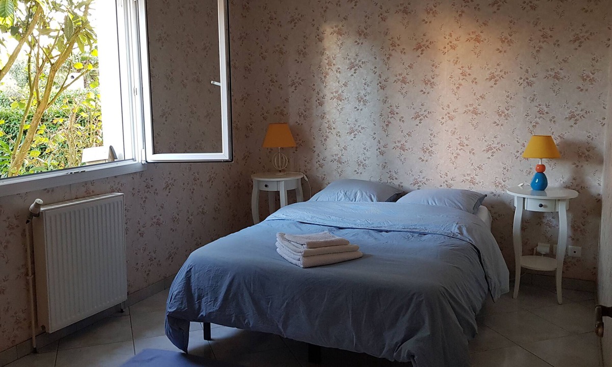 Saint-Herblain Bed & Breakfast | Private room with independent access, 2 pas Polyclinique, Zénith, 20min centreNantes