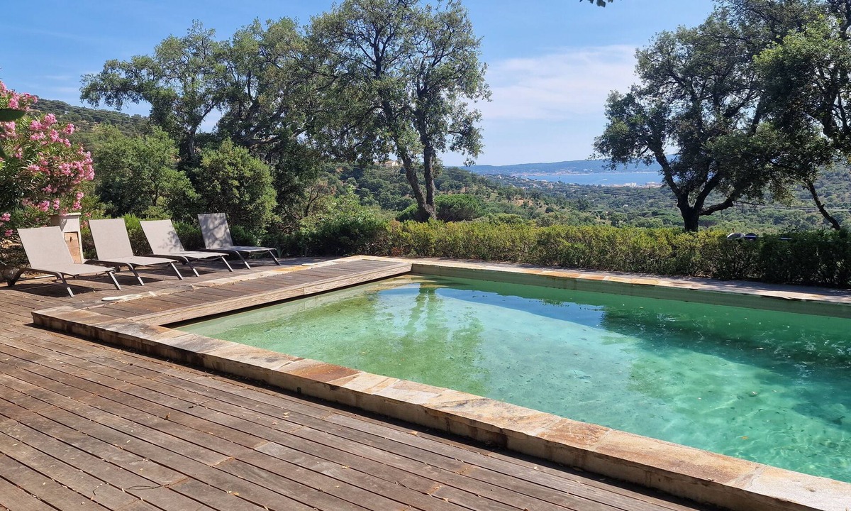 Sainte-Maxime Villa | Propriété au Calme Avec Très Belle vue sur Saint Tropez