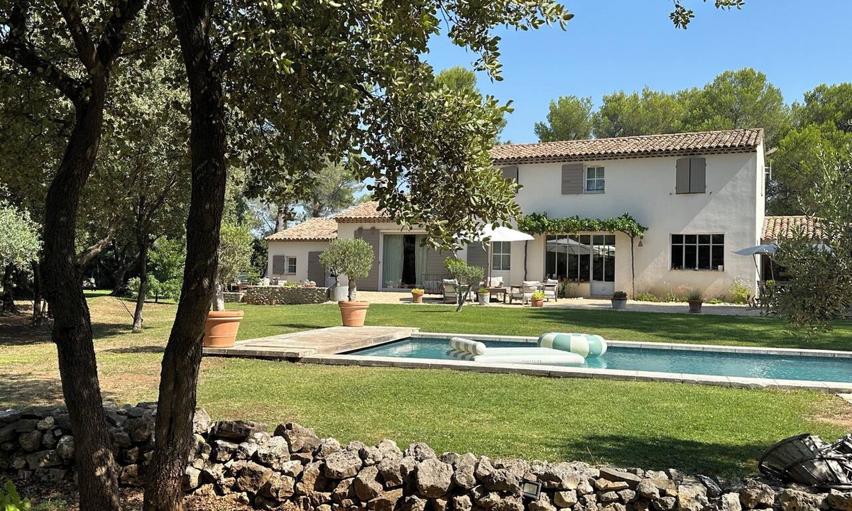 Saint-Cannat House | Provençal farmhouse in the pine forest