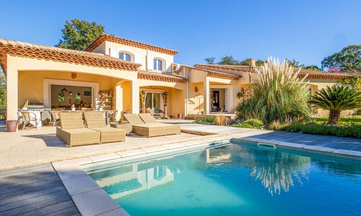 Bormes-Les-Mimosas Villa | Provençal villa - 10 guests